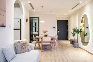 Familien-Suite, 3 Schlafzimmer, Zutritt zur Club Lounge, Stadtblick | Bettwäsche aus ägyptischer Baumwolle, hochwertige Bettwaren