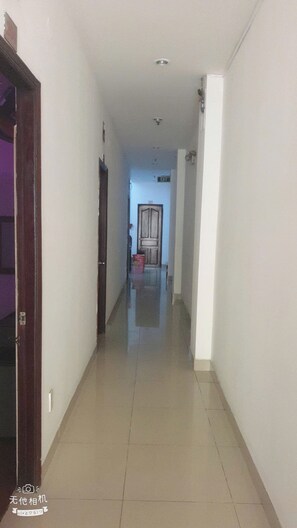 Hallway - Couple In Love (Tân Bình)