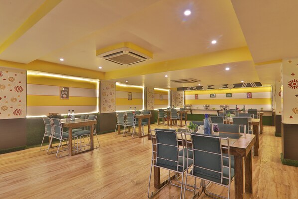 Restaurant - Hotel Janki International (Varanasi)