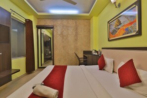 Deluxe Room | Desk, laptop workspace, free WiFi - Hotel Janki International (Varanasi)