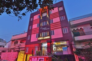 Front of property - evening/night - Hotel Janki International (Varanasi)