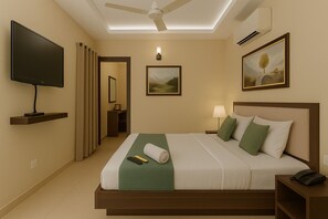 Desk, laptop workspace, free WiFi - Hotel Janki International (Varanasi)