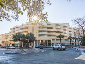 House - Turquoise by Interhome (Cavalaire)