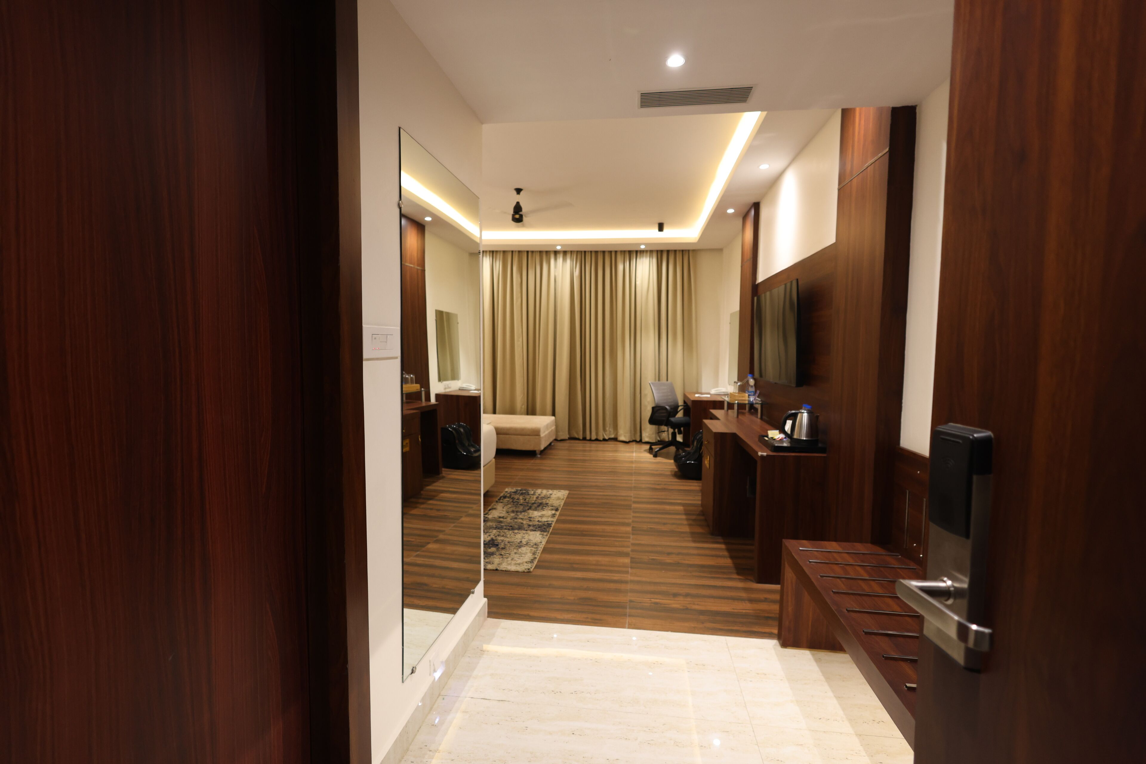 Habitación doble Premium | Caja de seguridad en la habitación, escritorio y wifi gratis 