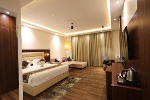 Premium Double Room | In-room safe, desk, free WiFi - Enrise By Sayaji Kalaburagi (Gulbarga)