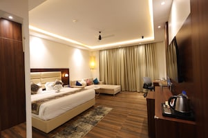 Premium Double Room | In-room safe, desk, WiFi (free)