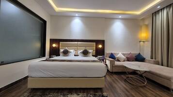 Premium Double Room | Bathroom | Shower, towels, toilet paper