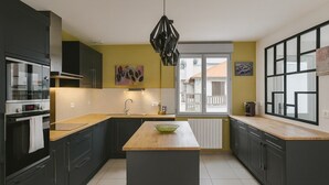 Unclassified image, 2 of 19, button - Maison Chardonnerets (Poitiers)