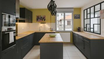 Réfrigérateur, micro-ondes, four, lave-vaisselle