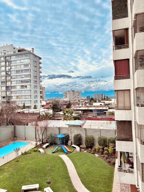 Pool - Intimate getaway in a centrally located apartment close to the Metro: swimming pool+WIFI+optional parking (San Miguel)