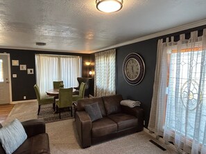 TV - Cozy Bungalow in Charming Payson (Payson)