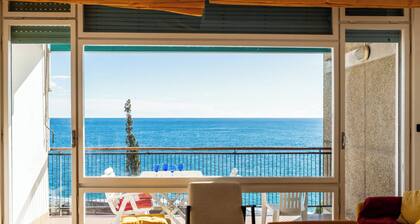 Capo Pino tra le Onde by Interhome