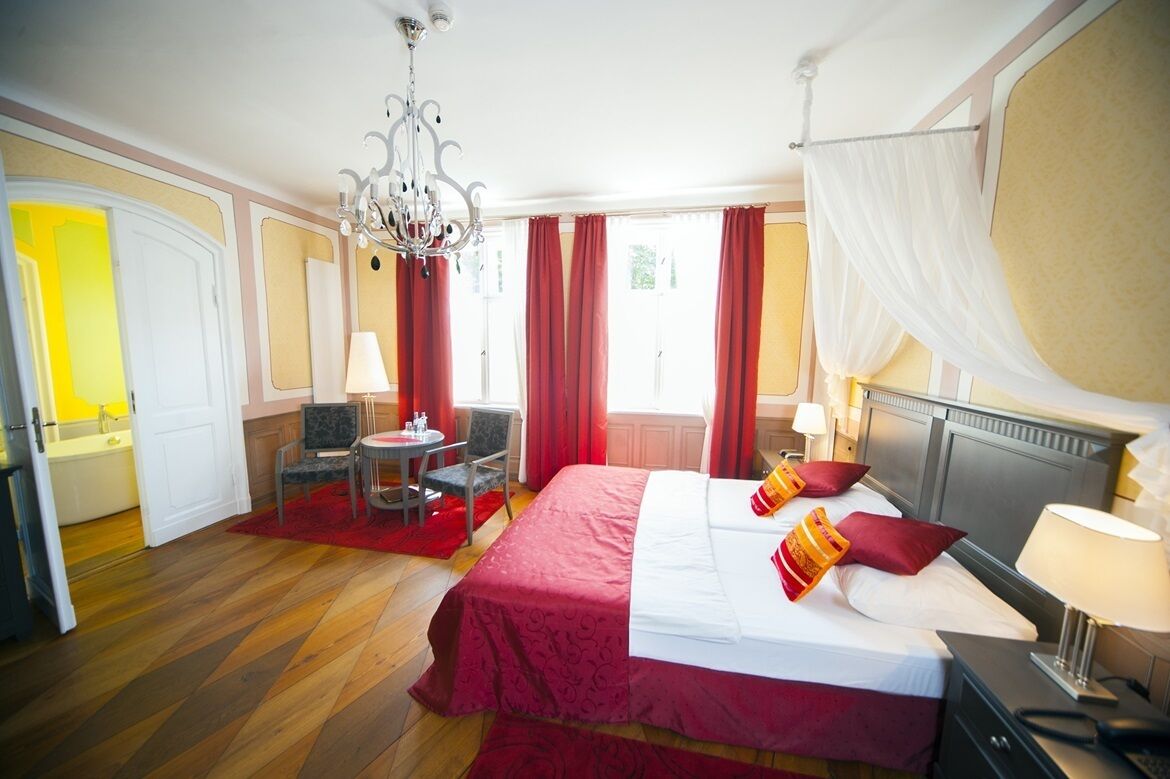 Comfort-Doppelzimmer, Stadtblick | Zimmersafe, Schreibtisch, laptopgeeigneter Arbeitsplatz