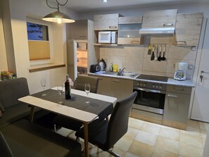 Frigorífic, microones, forn i placa de cuina 