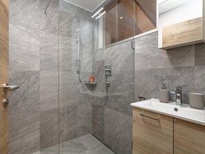 Shower - Two charming holiday apartments in Brixen (Brixen im Thale)
