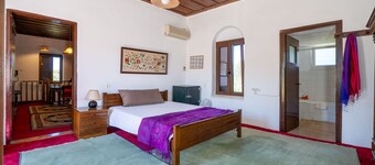 To Patriko - Historic 3 BR Home