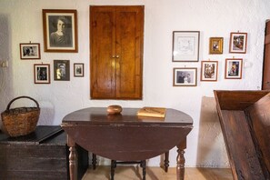 Interior - To Patriko - Historic 3 BR Home (Vori)