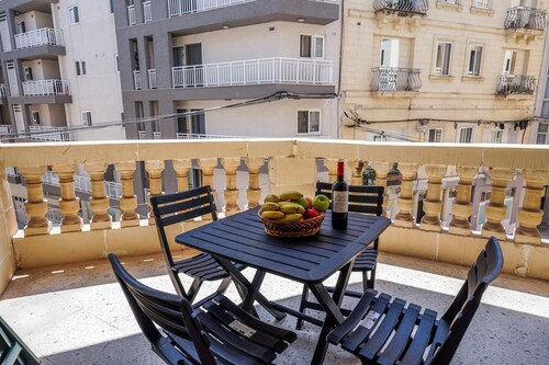 Modern & Peaceful Luxury 4BR Apartment in Gżira
