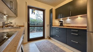 Kaffetrakter/tekoker, kjøleskap, ovn og kokeplater