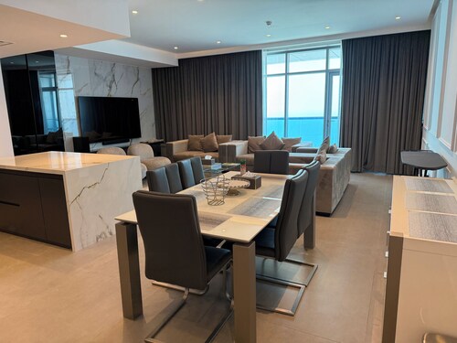 Newly Renovated Luxury 2BR Apartment • Full Sea View