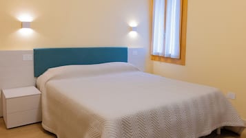 In-room safe, iron/ironing board, WiFi, bed sheets