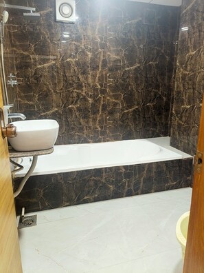 Bathroom - Hotel Dev Palace (Ahmedabad)