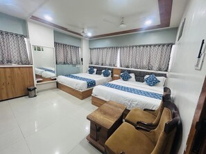 Room - Hotel Dev Palace (Ahmedabad)