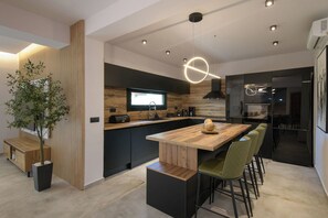 Fridge, microwave, oven, stovetop - Villa Melitti - Vacation villa in Corfu, Grecia (Chalikounas)