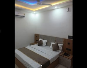 Deluxe Room | Free WiFi - Hotel Ashiyana Palace (Tijara)