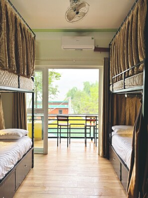 Shared Dormitory, River View - Bamboo Riverside Home (Bo Trach)