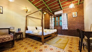 Deluxe Double Room, Garden View | Laptop workspace, free WiFi