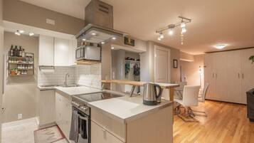 Mikroaaltouuni, uuni, liesi, astianpesukone