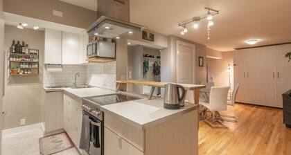 Deluxe Family Suite 1-bedroom house in Yellowknife perfect for your getaway