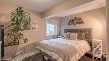 Silitysrauta/-lauta, Wi-Fi, vuodevaatteet