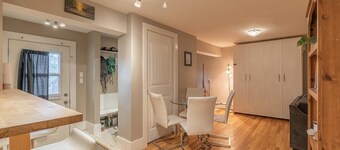 Deluxe Family Suite 1-bedroom house in Yellowknife perfect for your getaway