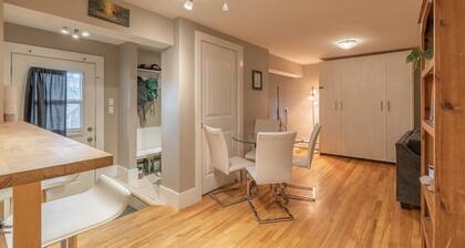 Deluxe Family Suite 1-bedroom house in Yellowknife perfect for your getaway