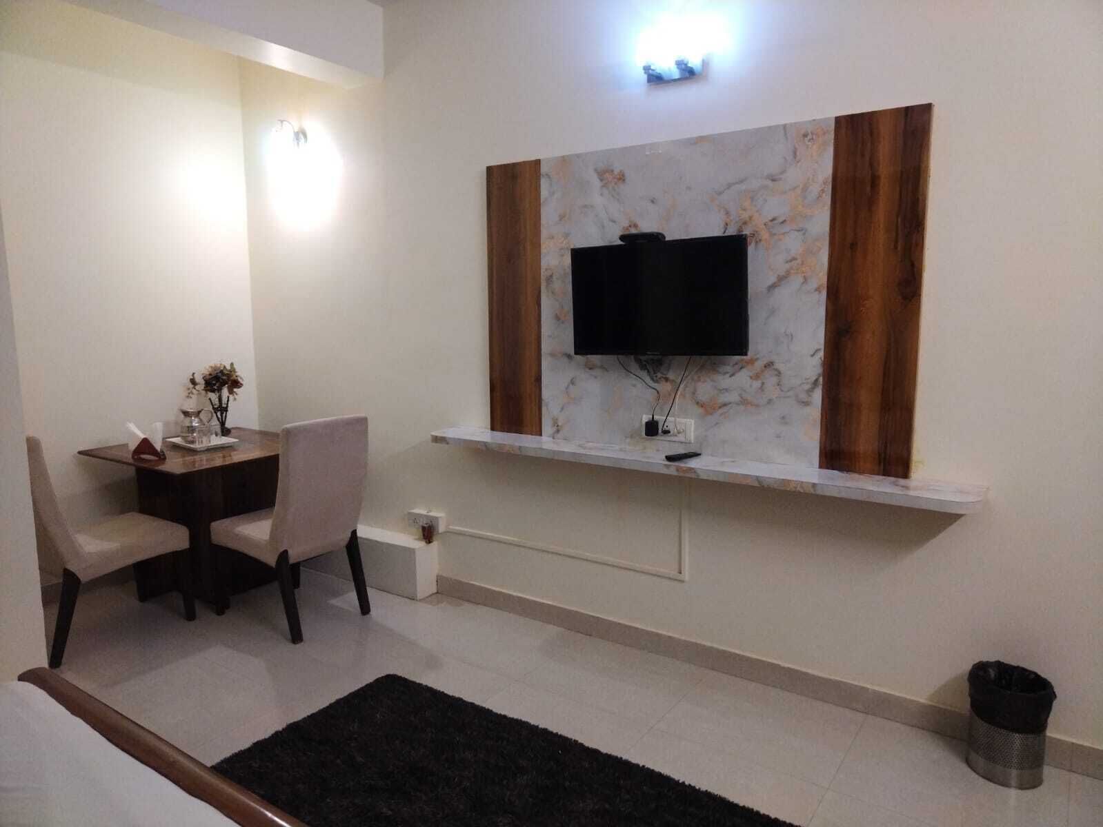 Deluxe Double Room, Balcony | Free WiFi