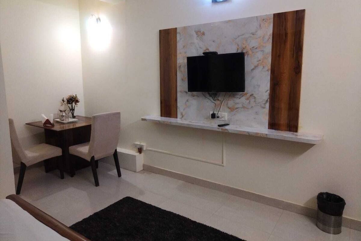 Deluxe Double Room, Balcony | Free WiFi