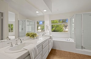 Haartrockner, Handtücher, Seife, Toilettenpapier