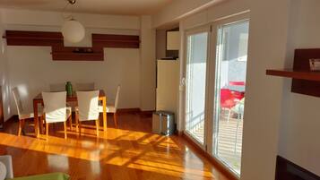 Apartment (One Bedroom Apartment With Balcony (M) | Dining room