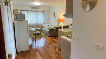 Apartment (One Bedroom Apartment With Balcony (G) | Private kitchen | Fridge