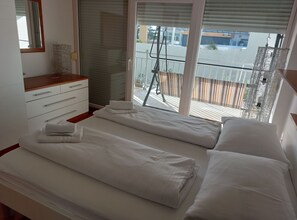 Appartement (One Bedroom Apartment With Balcony (M) | 4 chambres