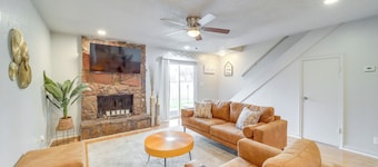 5 Mi to Route 66 Fun! Tulsa Towhome w/ Game Room