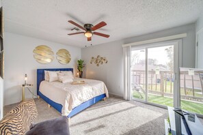Iron/ironing board, Internet, bed sheets - 5 Mi to Route 66 Fun! Tulsa Towhome w/ Game Room (Tulsa)