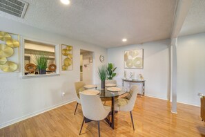 Dining - 5 Mi to Route 66 Fun! Tulsa Towhome w/ Game Room (Tulsa)