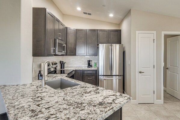 Fridge, microwave, stovetop, dishwasher