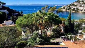 A pool area with a view of the sea and a hillside with buildings. - Beautiful Villa Martin AV-88 (Roses)