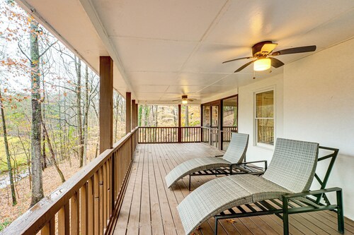 Tasteful Unit w/ Pool Table: 7 Mi to Lake Altoona!