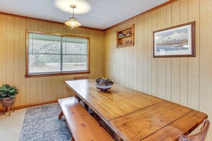 Dining - Hunters Hideaway in Hazen w/ Yard: Dogs Welcome! (Hazen)