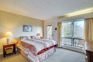 Iron/ironing board, Internet, bed sheets - Ski, Hike & Unwind: Mtn-View Gem w/ Deck in Boone (Boone)